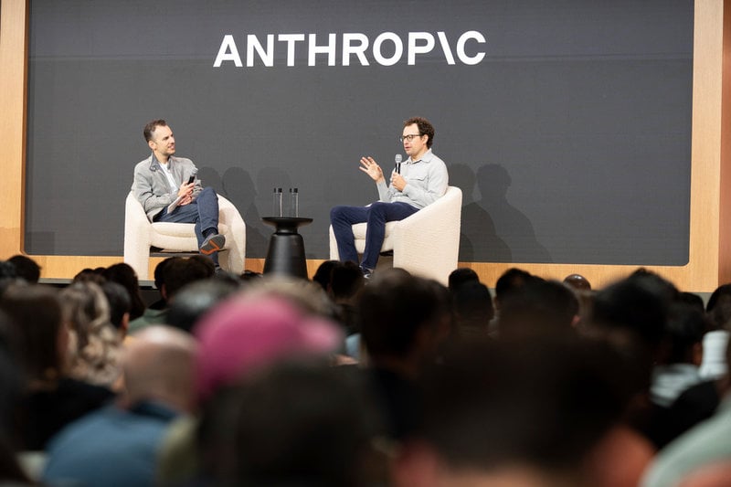Anthropics produktchef Mike Krieger och vd:n Dario Amodei i San Francisco i maj.