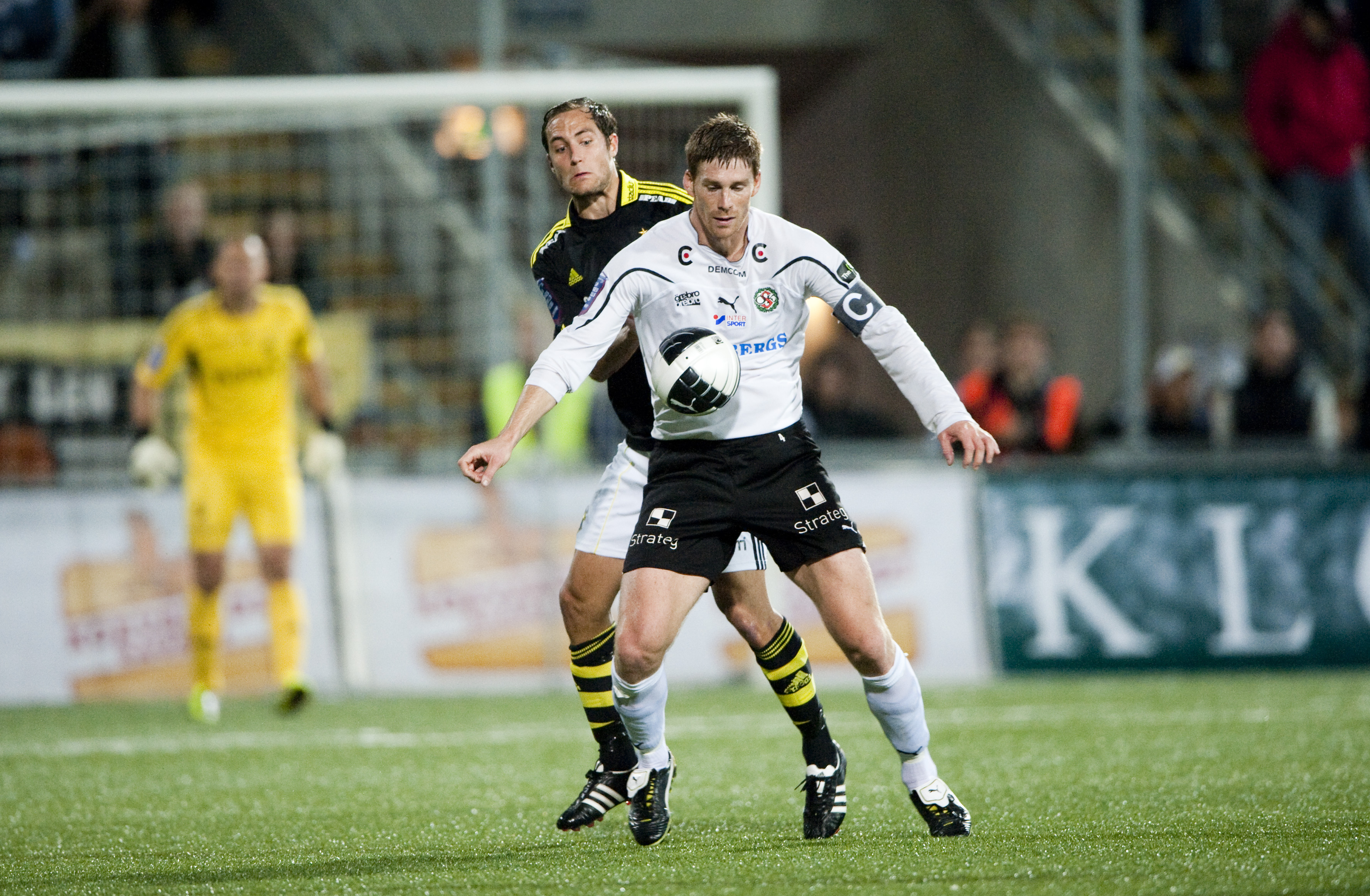 4. Magnus Wikström, mittback. Betyg: 3/5. Kaptenen som styr försvaret. Stark och tuff, men långsam. Viktig med sin rutin i unga ÖSK. 4. Magnus Wikström, mittback. Betyg: 3/5. Kaptenen som styr försvaret. Stark och tuff, men långsam. Viktig med sin rutin i unga ÖSK.