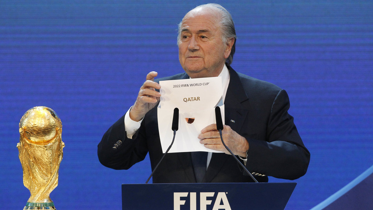 Sepp Blatter finns inte bland de gripna – men flera av hans medarbetare.