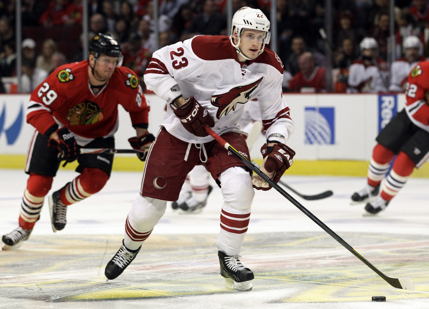 3. Oliver Ekman-Larsson gör succé i Coyotes och får massvis med istid. 20-åringen spelar mest av alla i laget efter backkollegan Keith Yandle. För Phoenix är det fortfarande helt öppet i ligan. Laget ligger på slutspelsplats (7) just nu, men är endast två 3. Oliver Ekman-Larsson gör succé i Coyotes och får massvis med istid. 20-åringen spelar mest av alla i laget efter backkollegan Keith Yandle. För Phoenix är det fortfarande helt öppet i ligan. Laget ligger på slutspelsplats (7) just nu, men är endast två