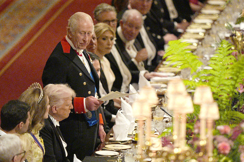 Kung Charles tal vid banketten i slottet Windsor.