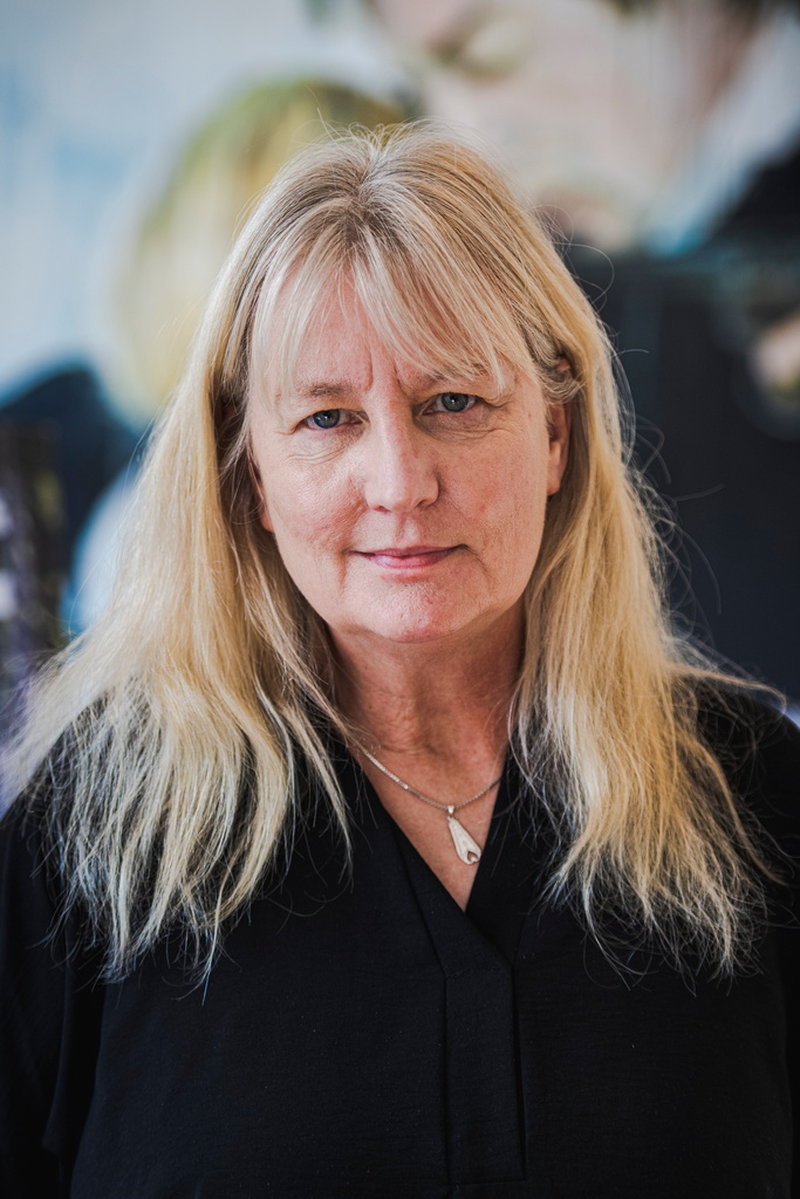 'Det är en spännande roman, men det har också känts väldigt viktigt ett bibehålla litteraturen i det här', säger Karin Smirnoff.