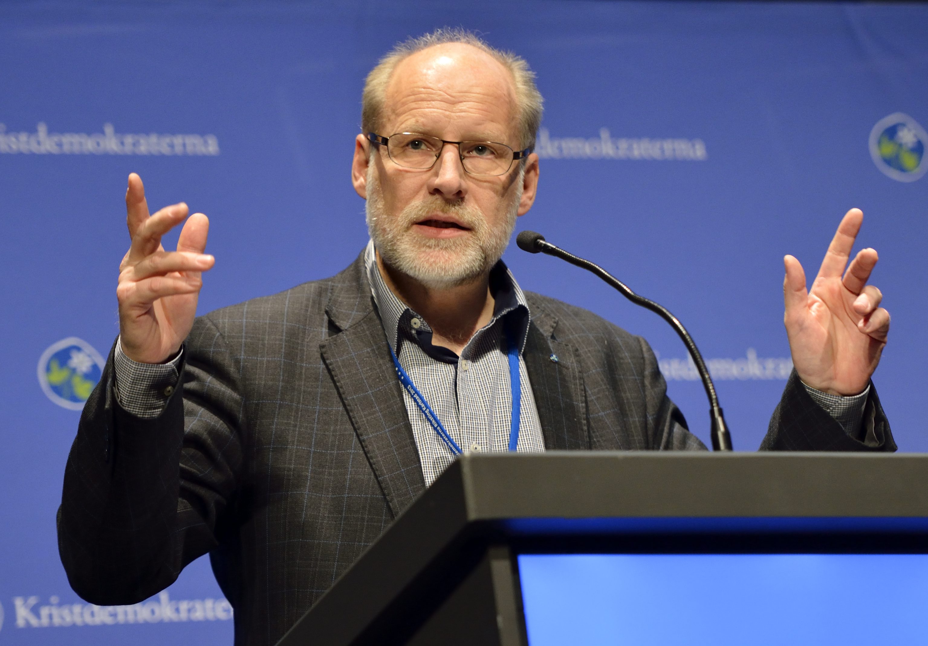 Stefan Attefall (KD), Civil- och bostadsminister: 1 443 800 kronor. Stefan Attefall (KD), Civil- och bostadsminister: 1 443 800 kronor.