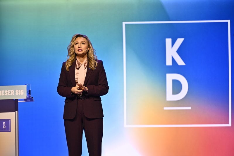 Kristdemokraternas partiledare Ebba Busch håller tal på partiets Riksting på Konsert & Kongress i Linköping som inleddes på fredagen. Foto: Anders Wiklund / TT Kristdemokraternas partiledare Ebba Busch håller tal på partiets Riksting på Konsert & Kongress i Linköping som inleddes på fredagen. Foto: Anders Wiklund / TT