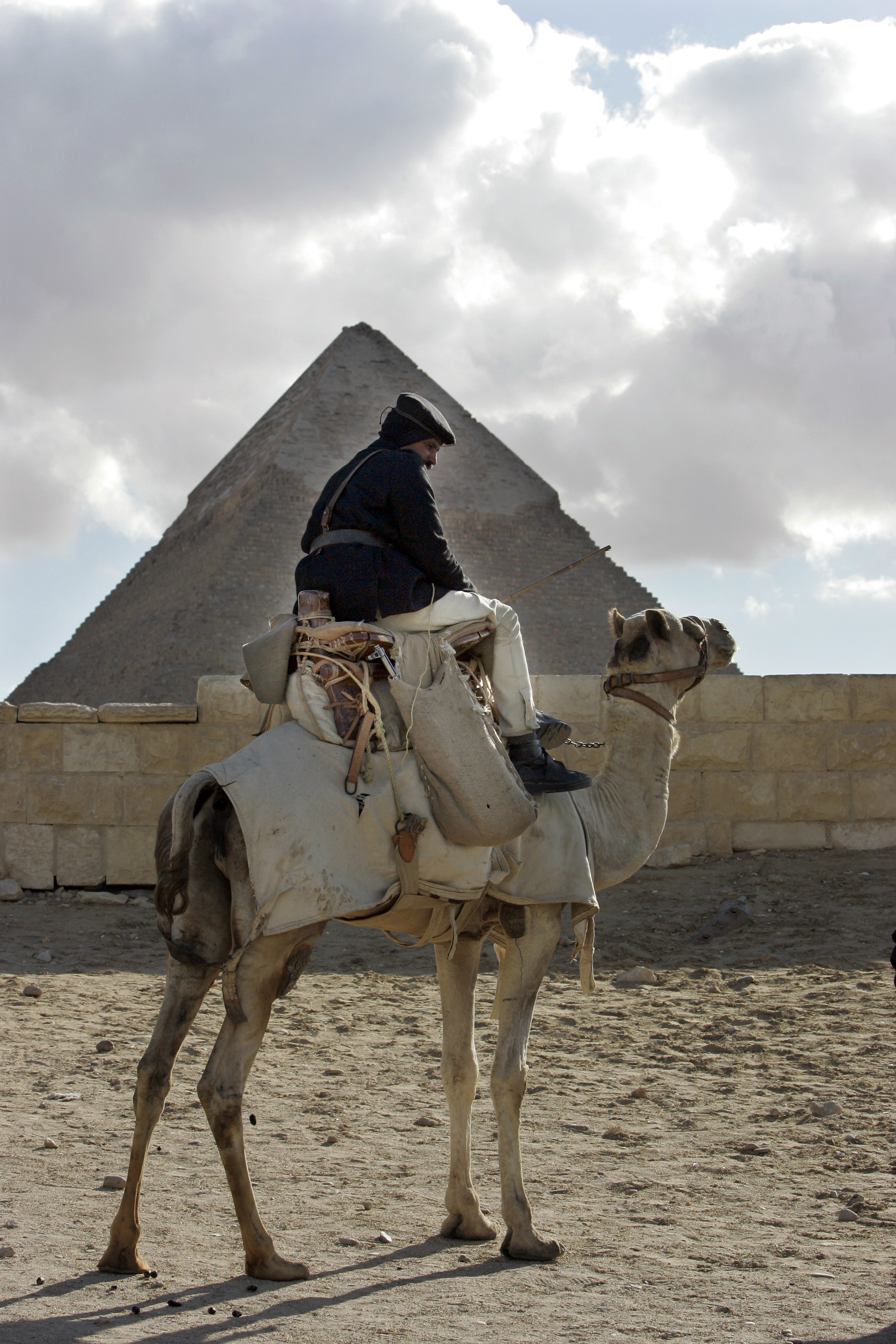 Trots oroligheterna i Egypten fortsätter svenskarna lockas av trekantiga byggnader.