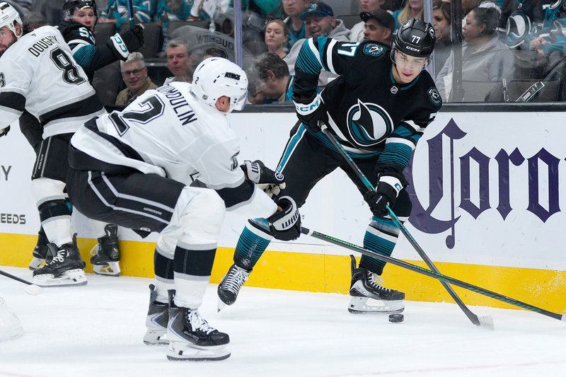 USA:s Michael Misa, till höger, har NHL-erfarenhet med San Jose. Arkivbild.