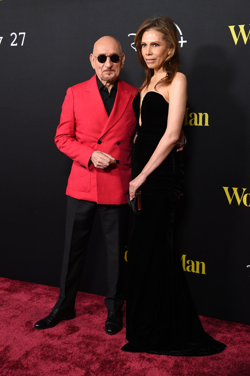 Ben Kingsley tillsammans med hustrun Daniela Lavender på röda mattan för "Wonder Man" i Los Angeles.