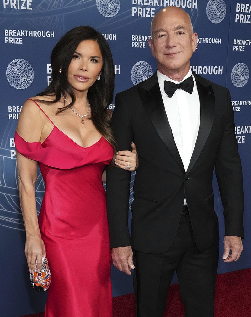 Lauren Sanchez och Jeff Bezos. Lauren Sanchez och Jeff Bezos.