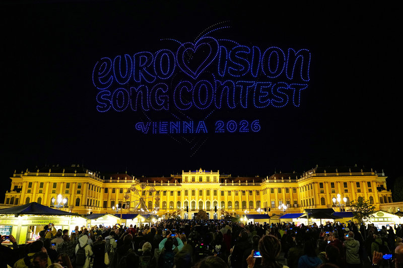 Tusentals drönare bildar loggan för Eurovision Song Contest över slottet Schönbrunn i Österrikes huvudstad Wien den 27 april.