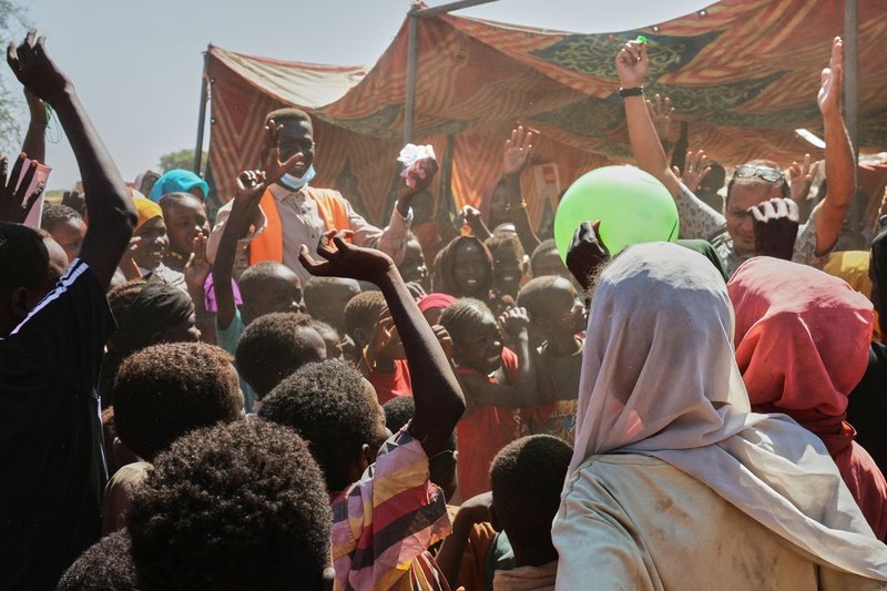 Barn som flytt oasstaden al-Fashir i västra Sudan i ett flyktingläger i Tawila i Darfur i november.