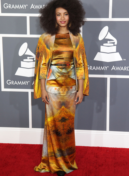 Esperanza Spalding såg ut som en eldsvåda. Esperanza Spalding såg ut som en eldsvåda.