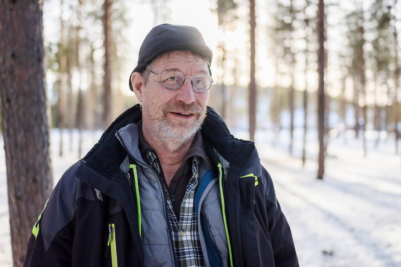 Stig Persson, ordförande i Gällivare skogssameby, längtar ut i skogen med renarna men måste vara med på massa möten om projekt som berör de samiska markerna.