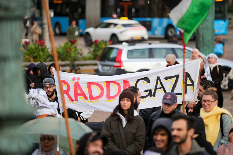 Budskapet 'Rädda Gaza' prydde banderoller under en manifestation i centrala Göteborg på onsdagskvällen.