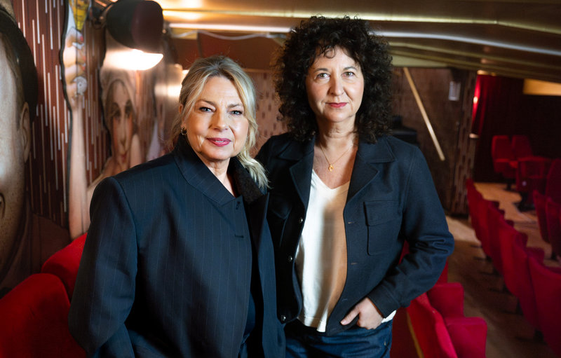 Helena Bergström gör soloföreställningen ”Århundradets skådespelare” tillsammans med Denize Karabuda som har varit med och skrivit samt regisserar.