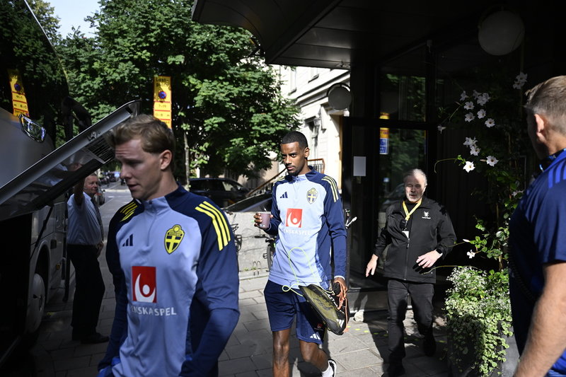 Isak på väg till träningen på Bosön på Lidingö.