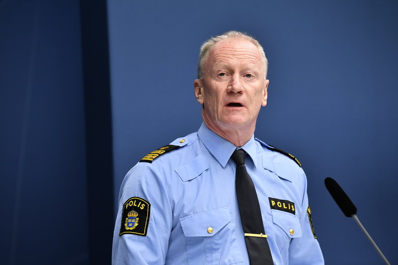 Per Engström, nationell kommenderingschef vid polisen, tipsar den som ska resa under våren om att söka nytt pass. Arkivbild.