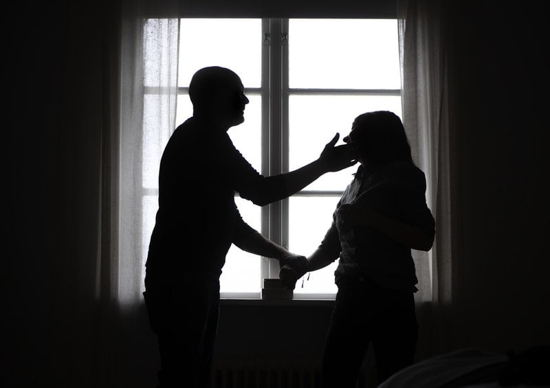 Grannars larm om misstänkt förekommande våld är mycket viktigt för polisens arbete i att motverka våld i nära relationer.