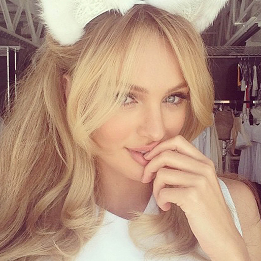Candice Swanepoel med kattöron. Candice Swanepoel med kattöron.