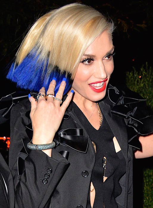 Gwen Stefani matchar håret med naglarna. Gwen Stefani matchar håret med naglarna.