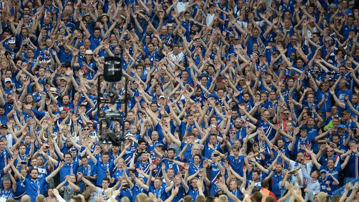 Ungefär åtta procent av Islands befolkning beräknas gå på Frankrike-matchen.