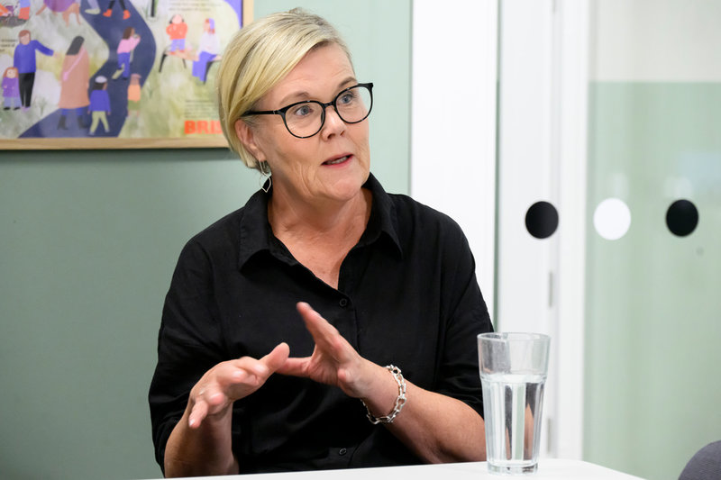 Marie Angsell, sakkunnig socionom på Bris, lyfter att många barn känner oro och empati för sina skuldsatta föräldrar.