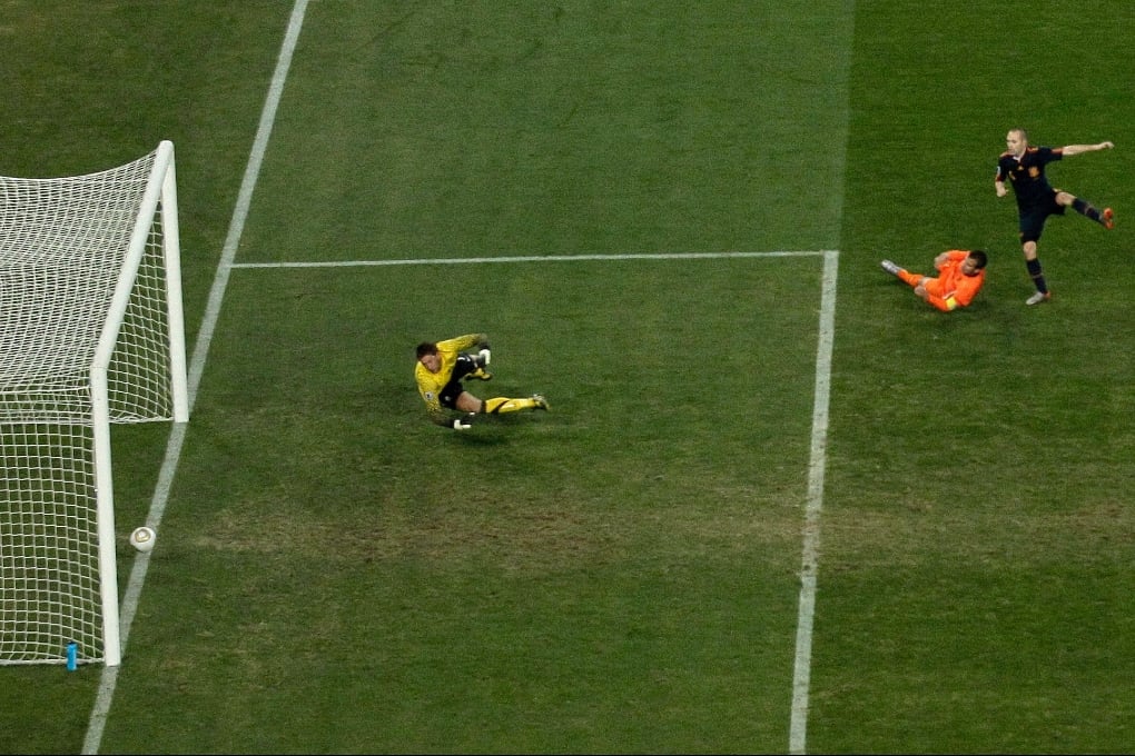 Andrés Iniesta avgör VM-finalen mot Holland.