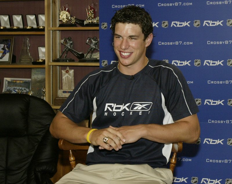 Sidney Crosby valdes som nummer ett i NHL-draften 2005. Foto: Andrev Vaughan/TT Sidney Crosby valdes som nummer ett i NHL-draften 2005. Foto: Andrev Vaughan/TT