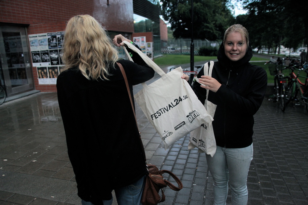 Ute på uppdrag. Ute på uppdrag.