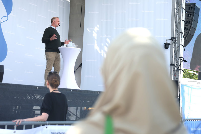 Liberalernas partiledare Johan Pehrson talar under Järvaveckan.