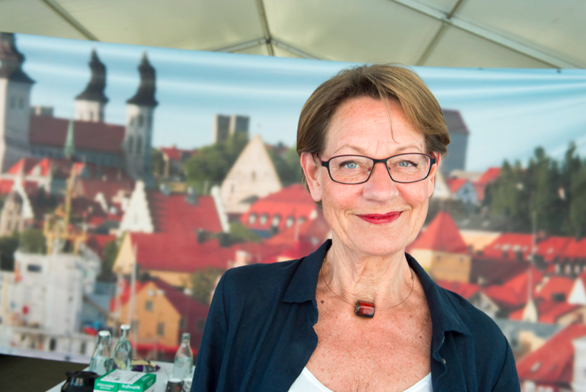 Gudrun Schyman, svensk politiker: "Det förtryck som går djupare in i kropp och identitet än något annat; det som är äldre än klassamhället och som bestått över klassamhällenas konvulsioner, det förtryck som format och präglat varje klassamhälle och anpassat det till sina villkor: kvinnoförtrycket." Gudrun Schyman, svensk politiker: "Det förtryck som går djupare in i kropp och identitet än något annat; det som är äldre än klassamhället och som bestått över klassamhällenas konvulsioner, det förtryck som format och präglat varje klassamhälle och anpassat det till sina villkor: kvinnoförtrycket."