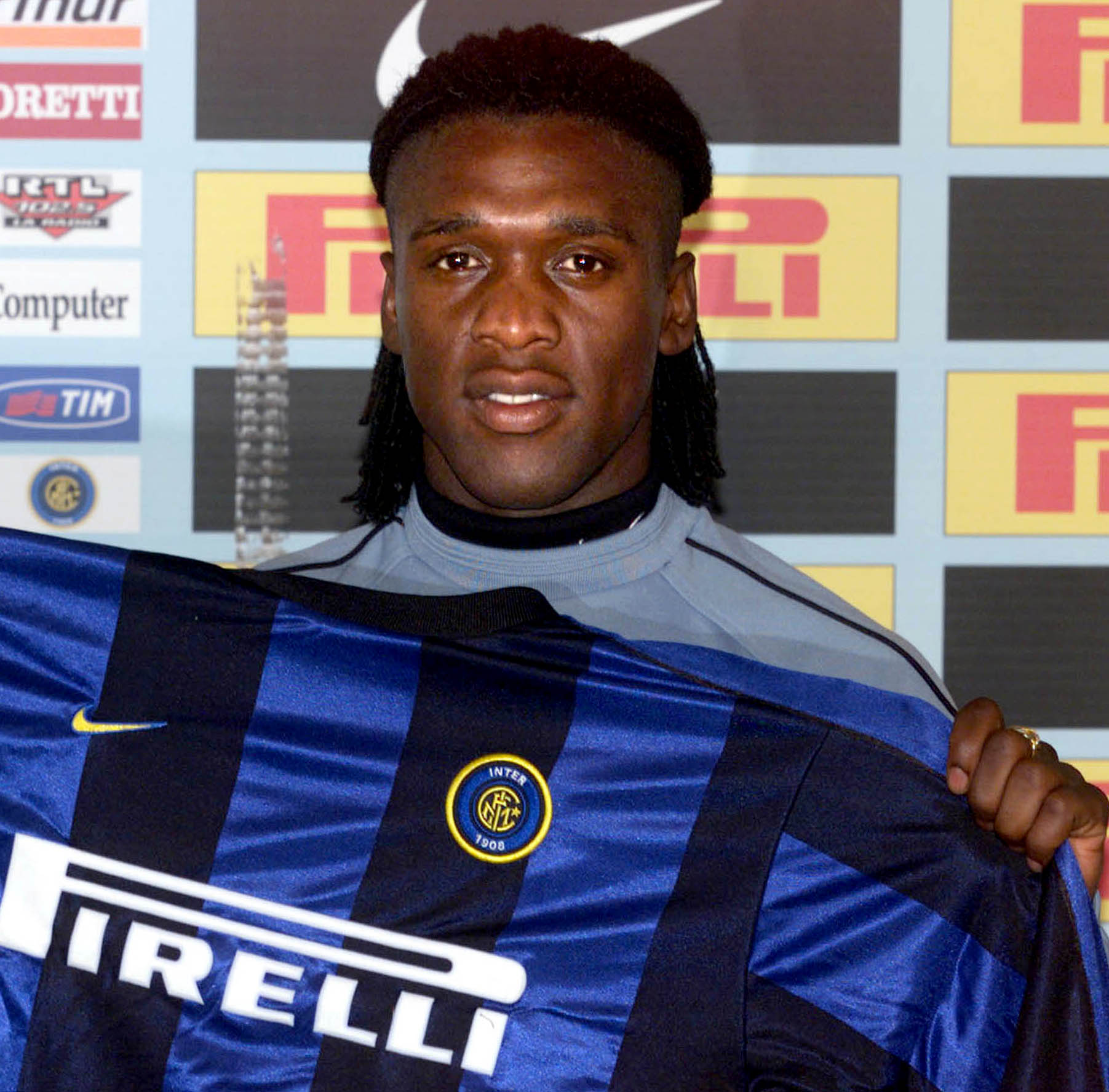 Han värvades till Inter 1999 för 23 miljoner Euro.