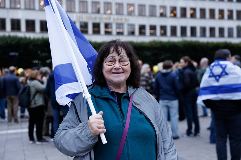 "Jag tycker att fler ska engagera sig", säger Lisbet Magnusson på Norrmalmstorg.