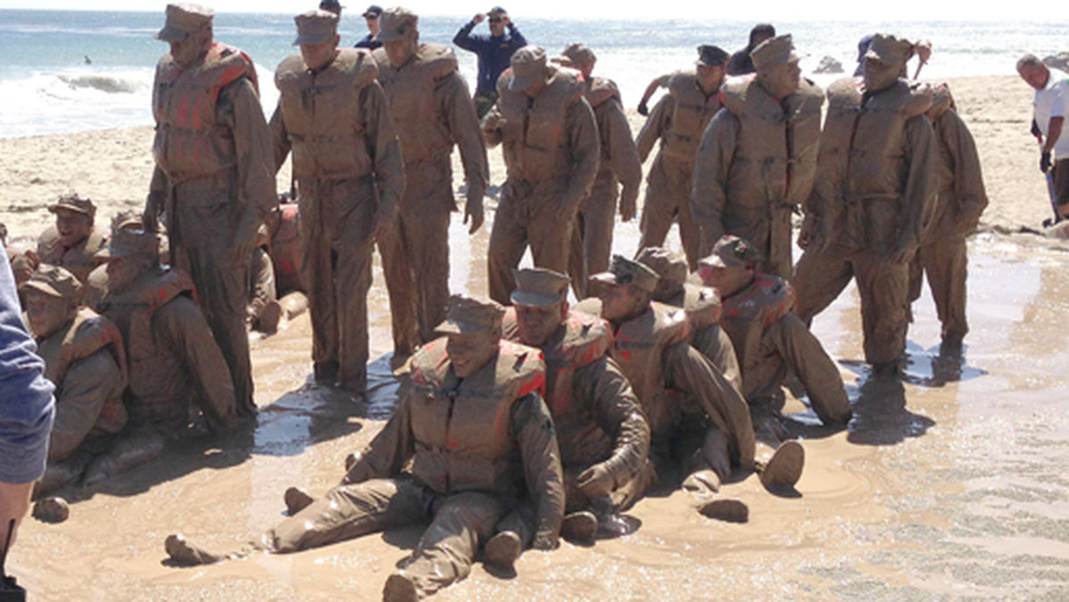 Bradley Cooper fick simma i lera under inspelningen av "America Sniper". 