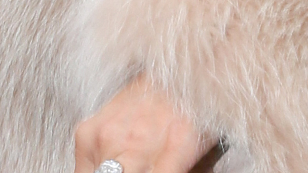 En av Kims många vackra diamantringar. 