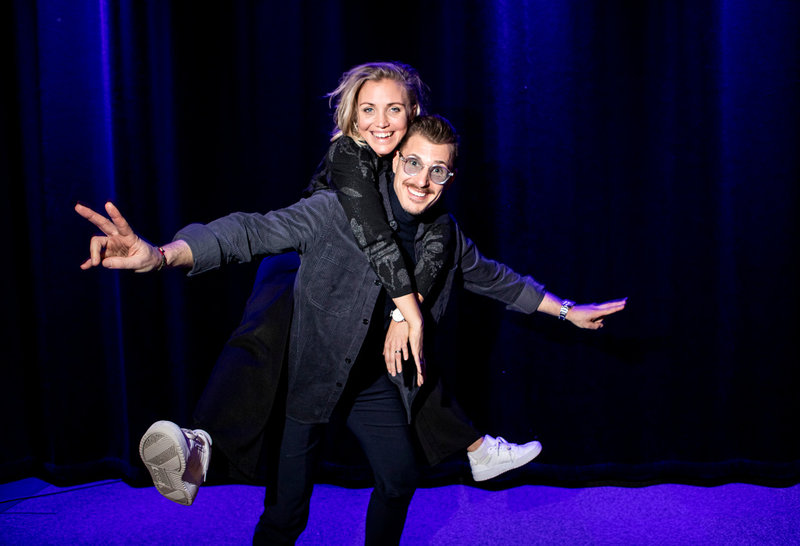 Gifta paret Joanna och Henric Stillman hoppas att deras medverkan ska ge mer uppmärksamhet åt sportdans. 'Det betyder väldigt mycket när dans hamnar på sportsidorna och inte bara på kultursidorna. Hoppas att det får ringar på vattnet', säger Joanna Stillman.
