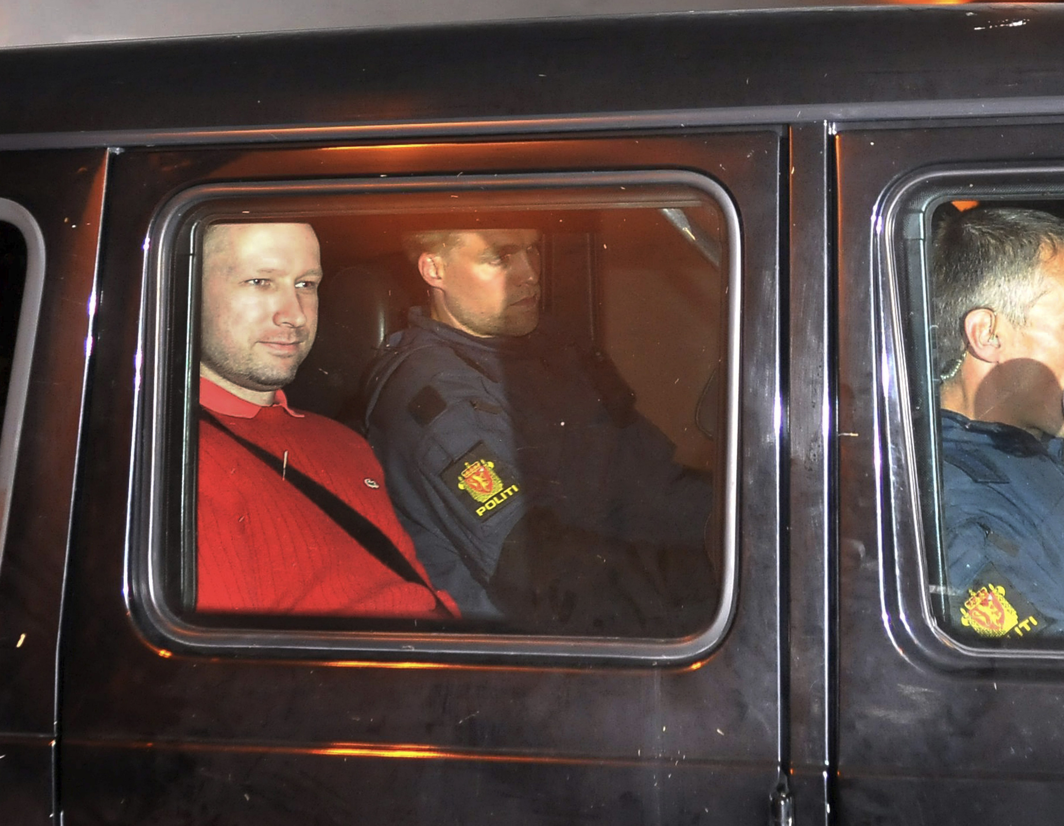 Breivik skrev för nio år sedan på ett internetforum att han kände till al-Qaida-medlemmar i Norge. 