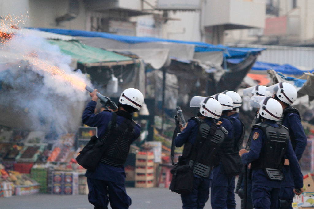 Även internationella organisationer har kritiserat Bahrains tårgasanvändning.