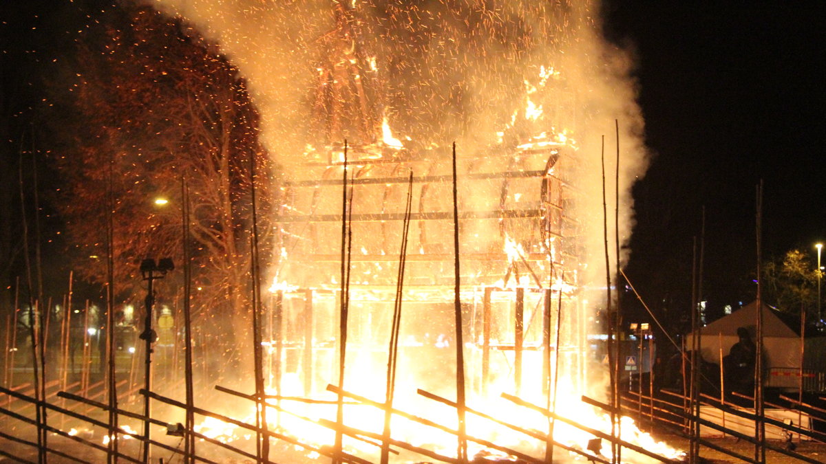 Den lilla Gävlebocken brann inatt. Bilden från 2016 är på den stora Gävlebocken som brunnit majoriteten av åren den satts upp. 