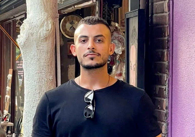 Hassan Esdodi är en palestinsk journalist som bor och arbetar i Gaza.