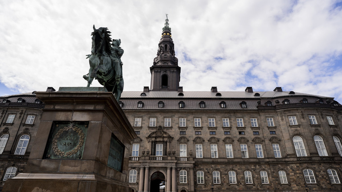 Ärendet om en terrordömd man som pekas ut som dansk spion har blivit en het politisk potatis. Arkivbild av Christiansborg i Köpenhamn.