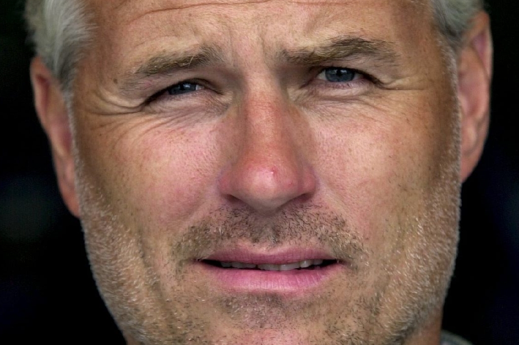 Glenn Hysén, 52. Göteborgare. Räkna med ordvitsar. Glenn Hysén, 52. Göteborgare. Räkna med ordvitsar.