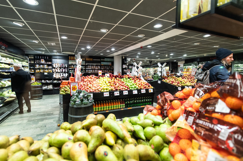 Frukt och grönt i matbutiken Frukt och grönt i matbutiken