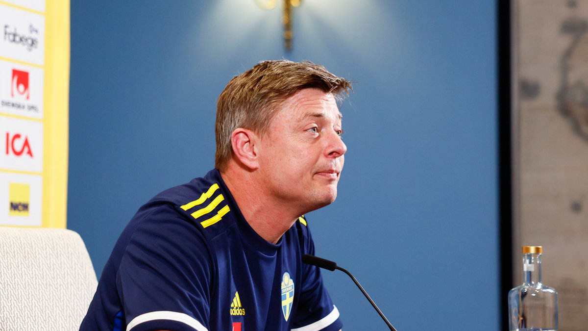 Svenska herrlandslagets förbundskapten Jon Dahl Tomasson under en pressträff på spelarhotellet inför torsdagens landskamp mot Portugal.