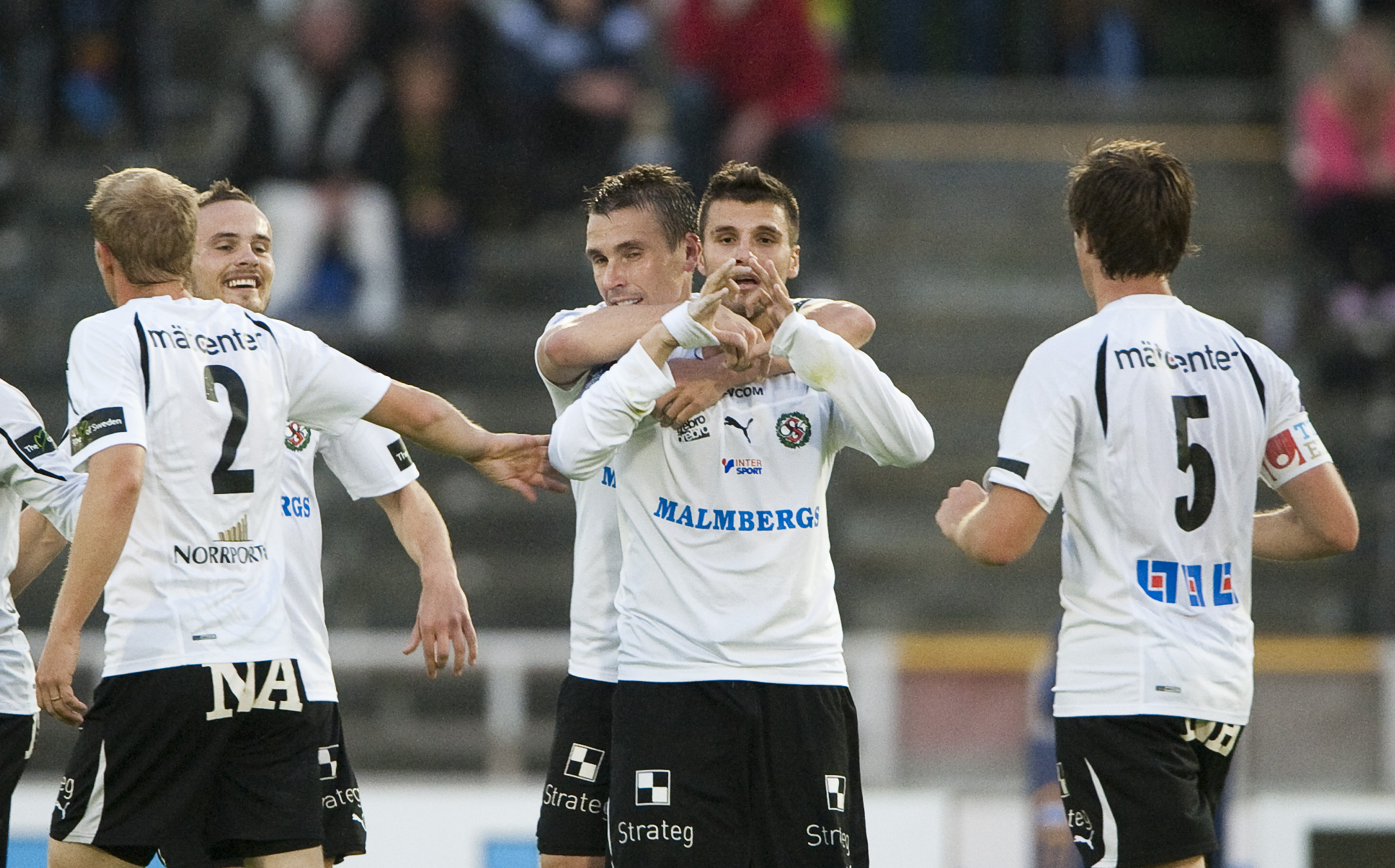 Örebro har tappat flera tunga namn inför denna säsong. Men med flera intressanta talanger och en revanschsugen anfallare ska laget klara sig från den absoluta bottenstriden. Nyheter24 bedömer lagets startelva. Örebro har tappat flera tunga namn inför denna säsong. Men med flera intressanta talanger och en revanschsugen anfallare ska laget klara sig från den absoluta bottenstriden. Nyheter24 bedömer lagets startelva.