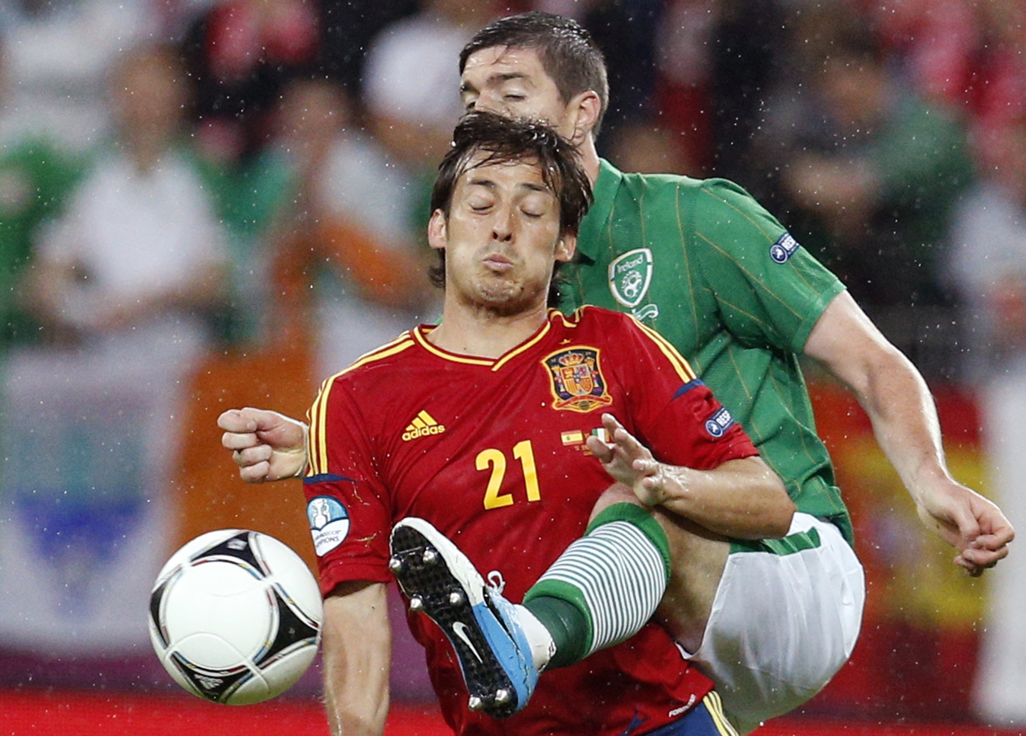 David Silva och Stephen Ward i en kamp om bollen. David Silva och Stephen Ward i en kamp om bollen.