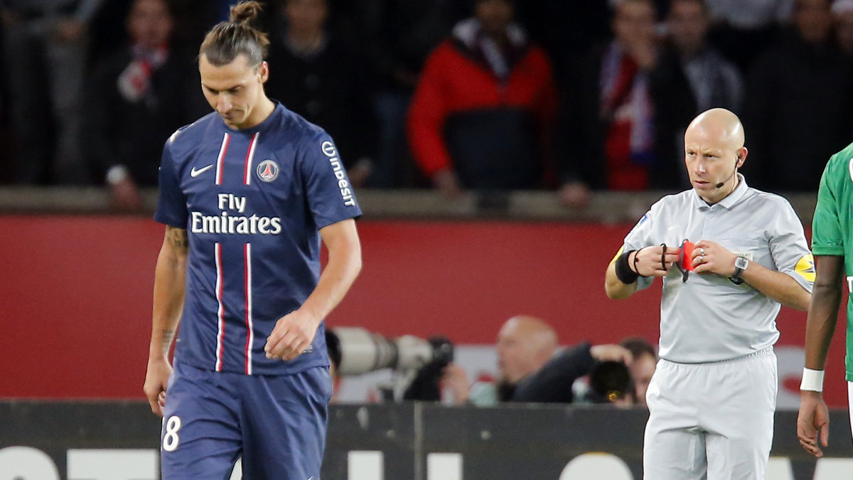 Zlatan fick syna det röda kortet efter att ha Nigel De Jong-sparkat Saint-Etienne-målvakten Stephane Ruffier i bröstet.