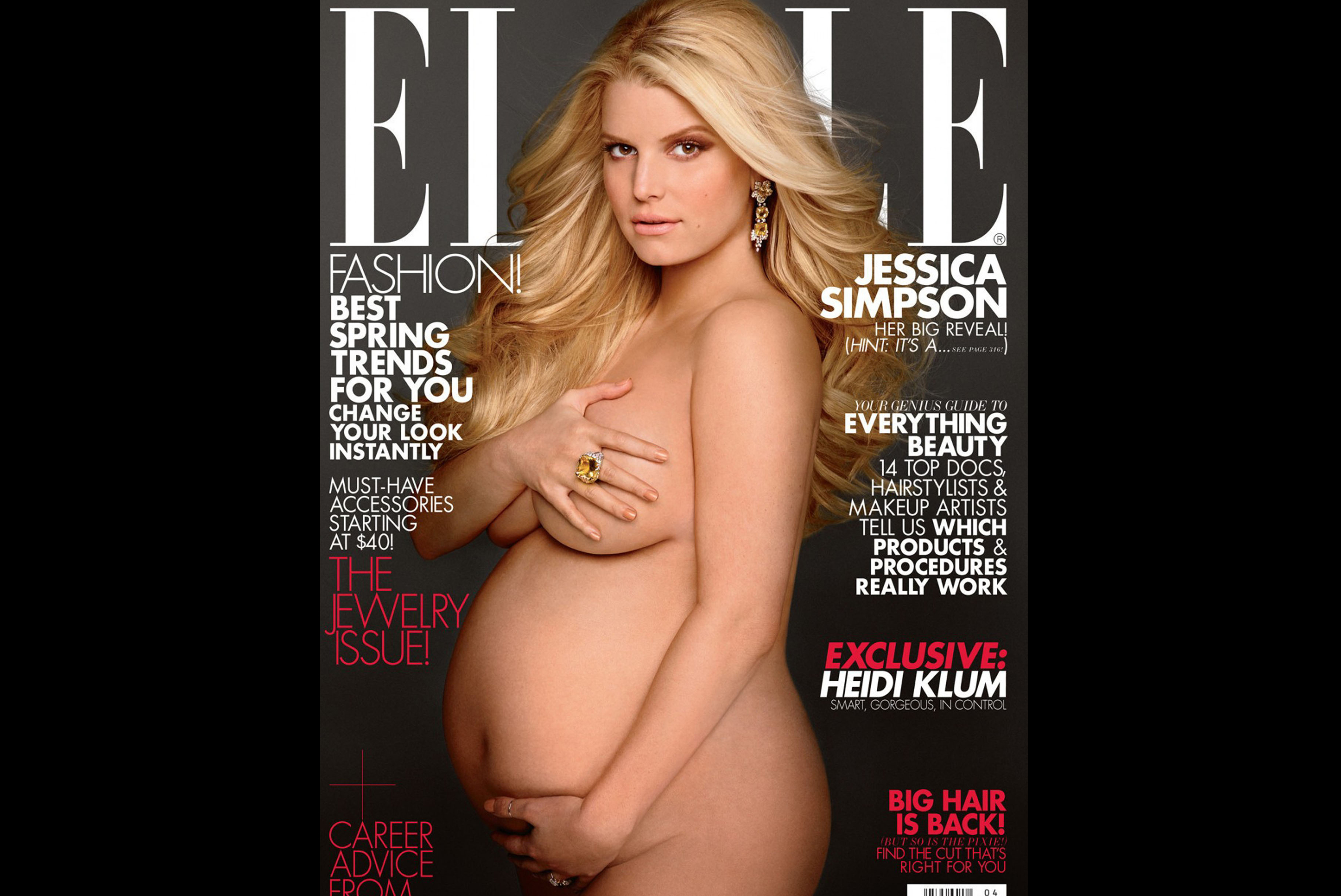 Mitt i graviditeten så passade Jess på att visa upp sig helt naken på omslaget av Elle. 
