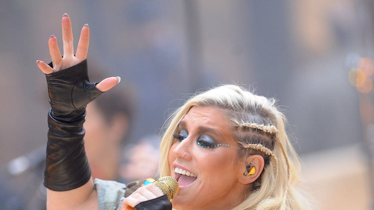 Kesha är aktuell med låten 'Die Young'.