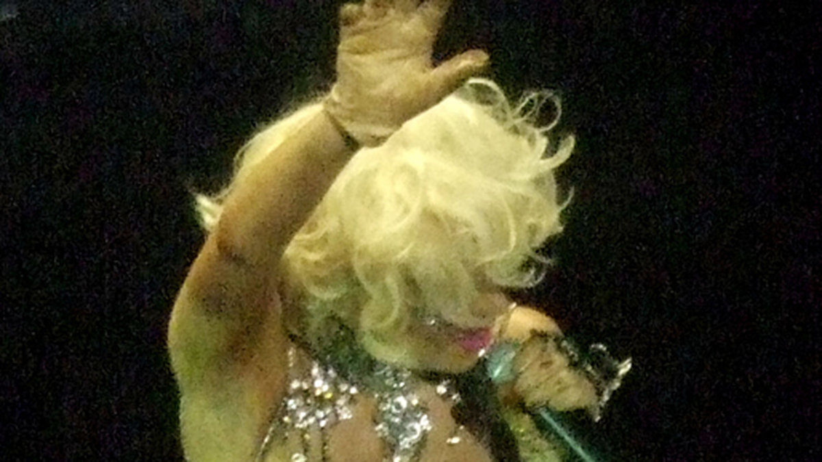 Lady Gaga river av ett par låtar på Ibiza år 2009.
