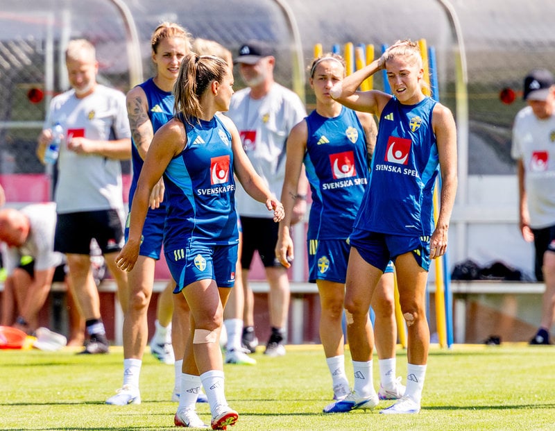 Nathalie Björn, Johanna Rytting Kaneryd, Julia Zigiotti Olme och Filippa Angeldahl under en av landslagets träningar på EM-basen i Cham.